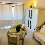 Bilocale Degli Oleandri Vista Mare Lägenhet